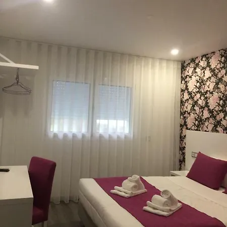 Pinoyhouse Pensión 3*